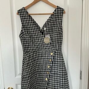 APRICOT Black & White Houndstooth V-Neck Midi Dress
